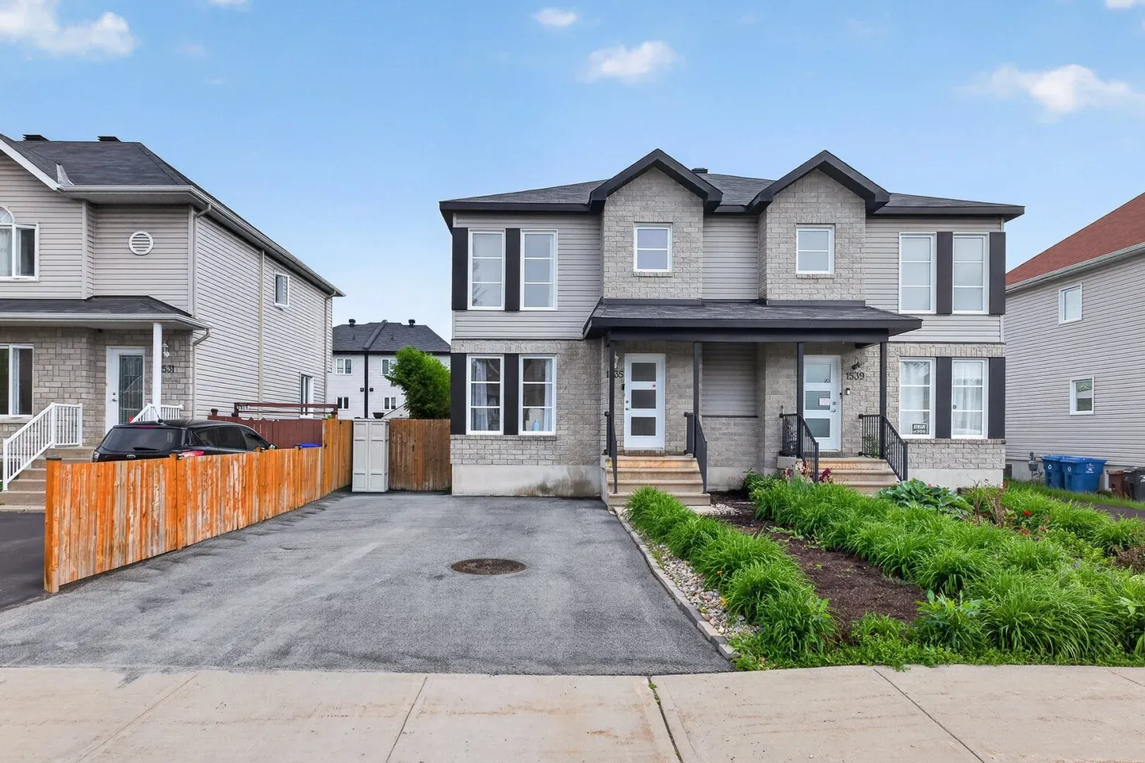 Semi-detached two-storey à Gatineau (Gatineau — Des Fleurs / Rémi Berthiaume / Cheval Blanc) — 1535 Rue Atmec — YGS Yanis Gauthier-Sigeris